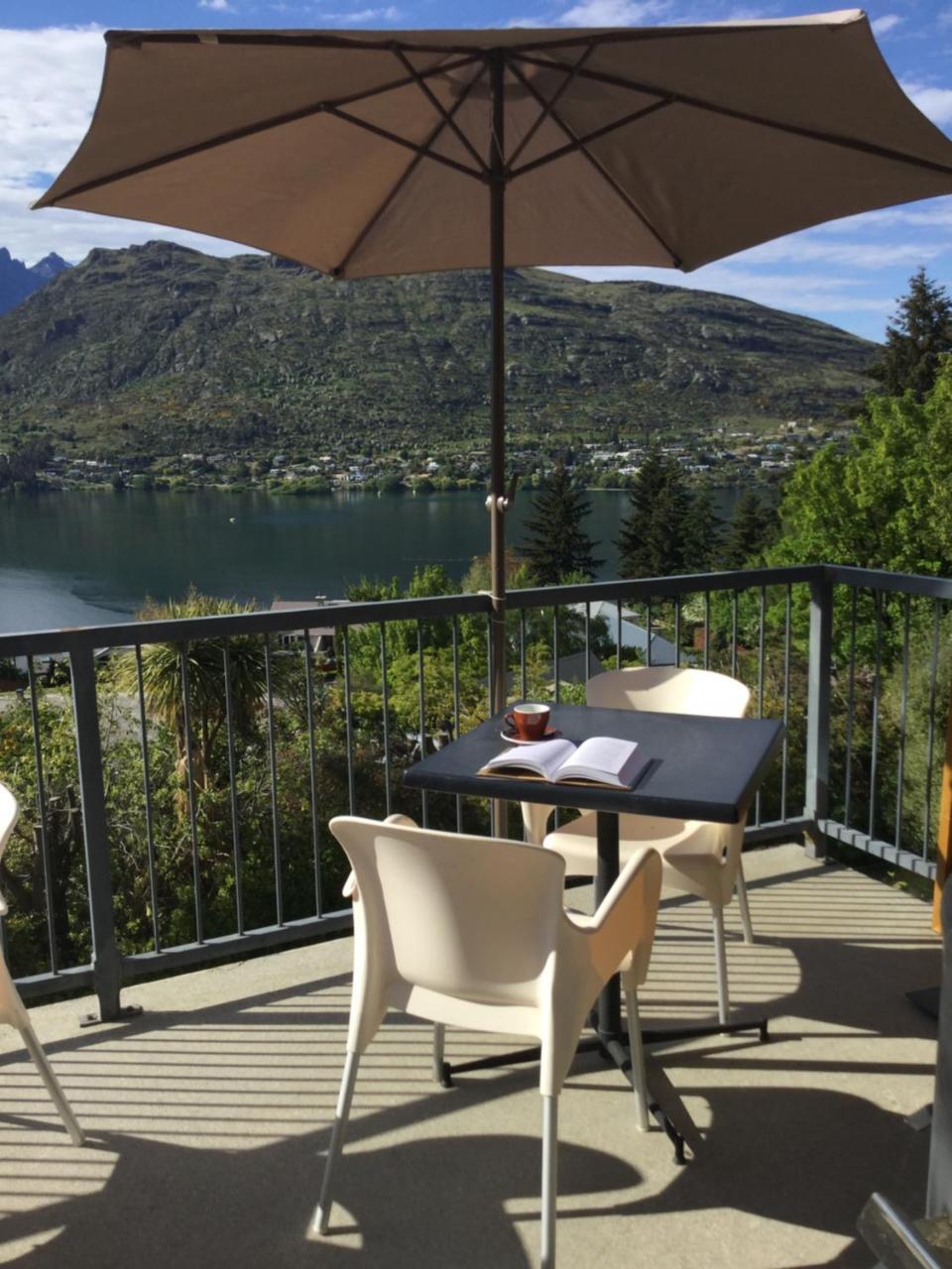 The Embassy B&B Queenstown Exterior foto